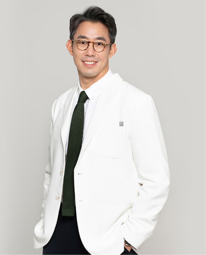 Dr. Paek, prosthodontist at Dr. Paek Dental Clinic